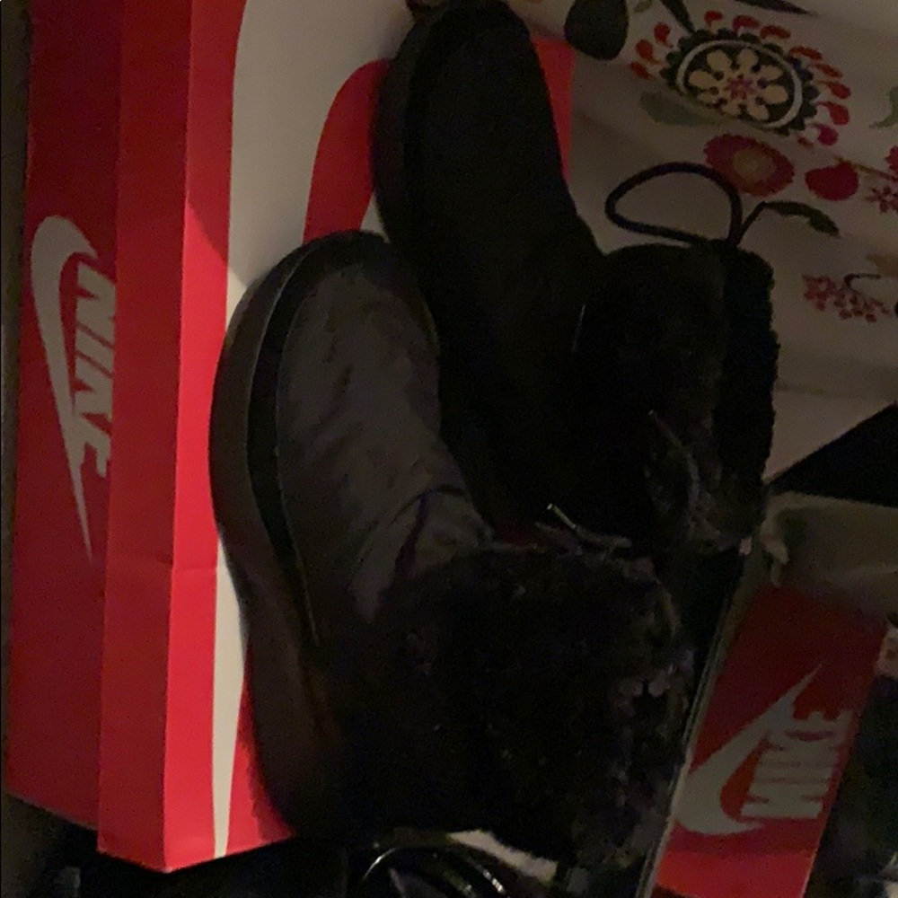 Nike snow boots